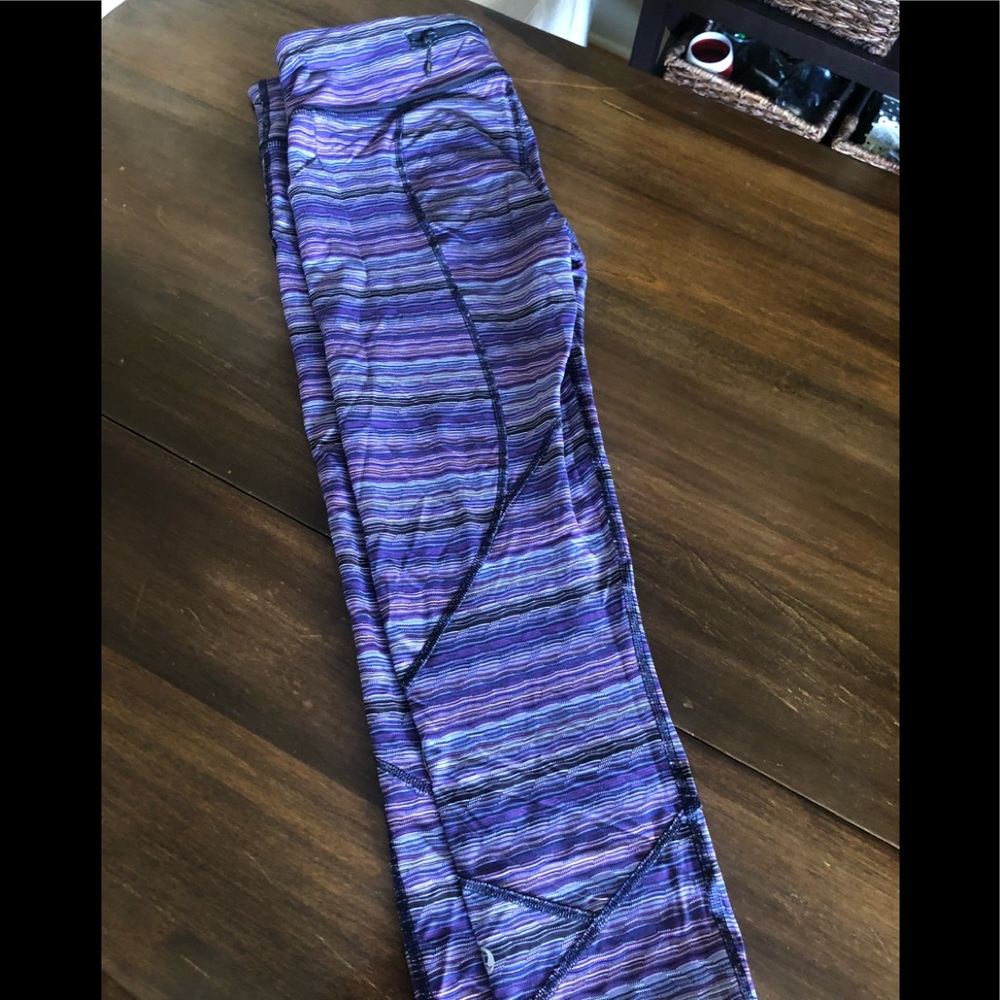 LuLemon Capri Leggings Size 8- with pockets